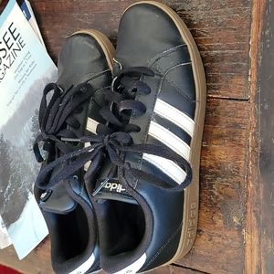 GUC Adidas Black Leather Shoes. Size 5
